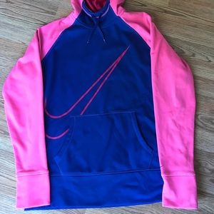 Women’s Nike hoodie size xlarge.